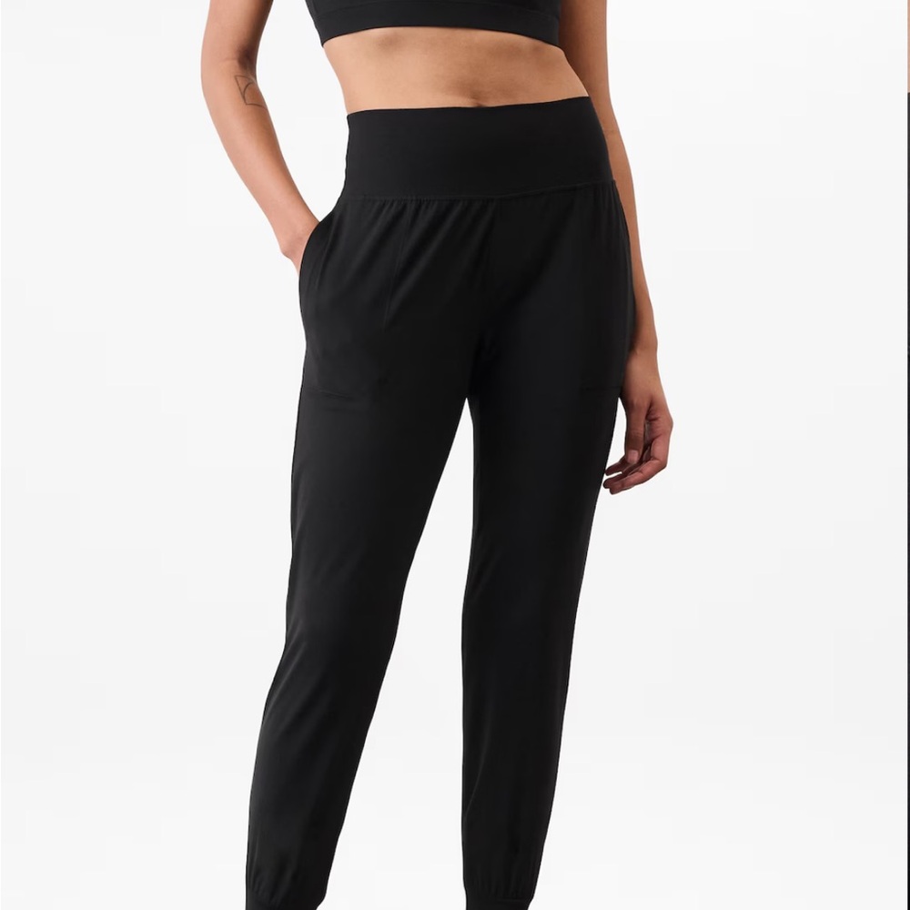 ATHLETA SALUTATION HIGH RISE JOGGER